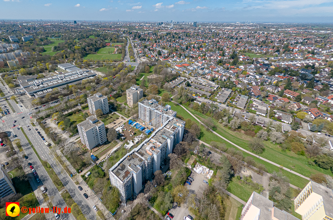21.04.2023 - Baustelle Fassadensanierung am Karl-Marx-Ring 11-21 in Neuperlach
